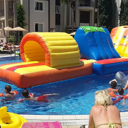מלון דירות Club Anastasia - Family 3*