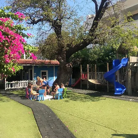 מלון דירות Club Anastasia - Family 3*